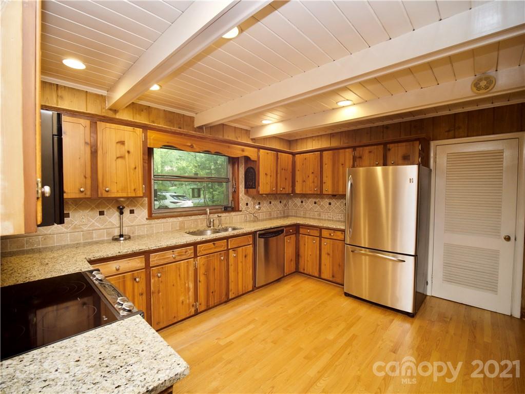 3835 Brookwood Road Charlotte, NC 28215 - Photo 18 of 26 Gallery Image 18
