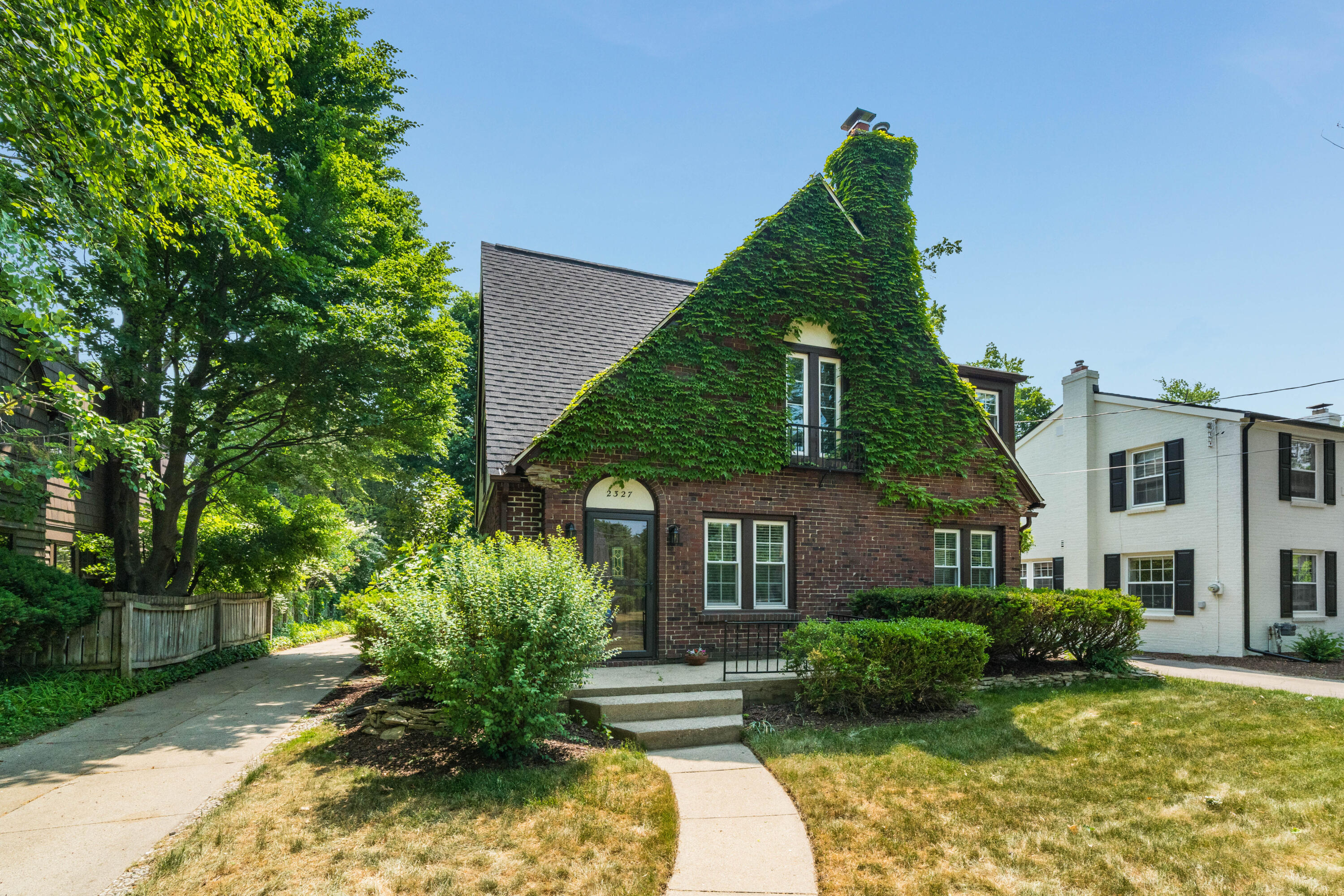 2327_Tipperary_Road_01
