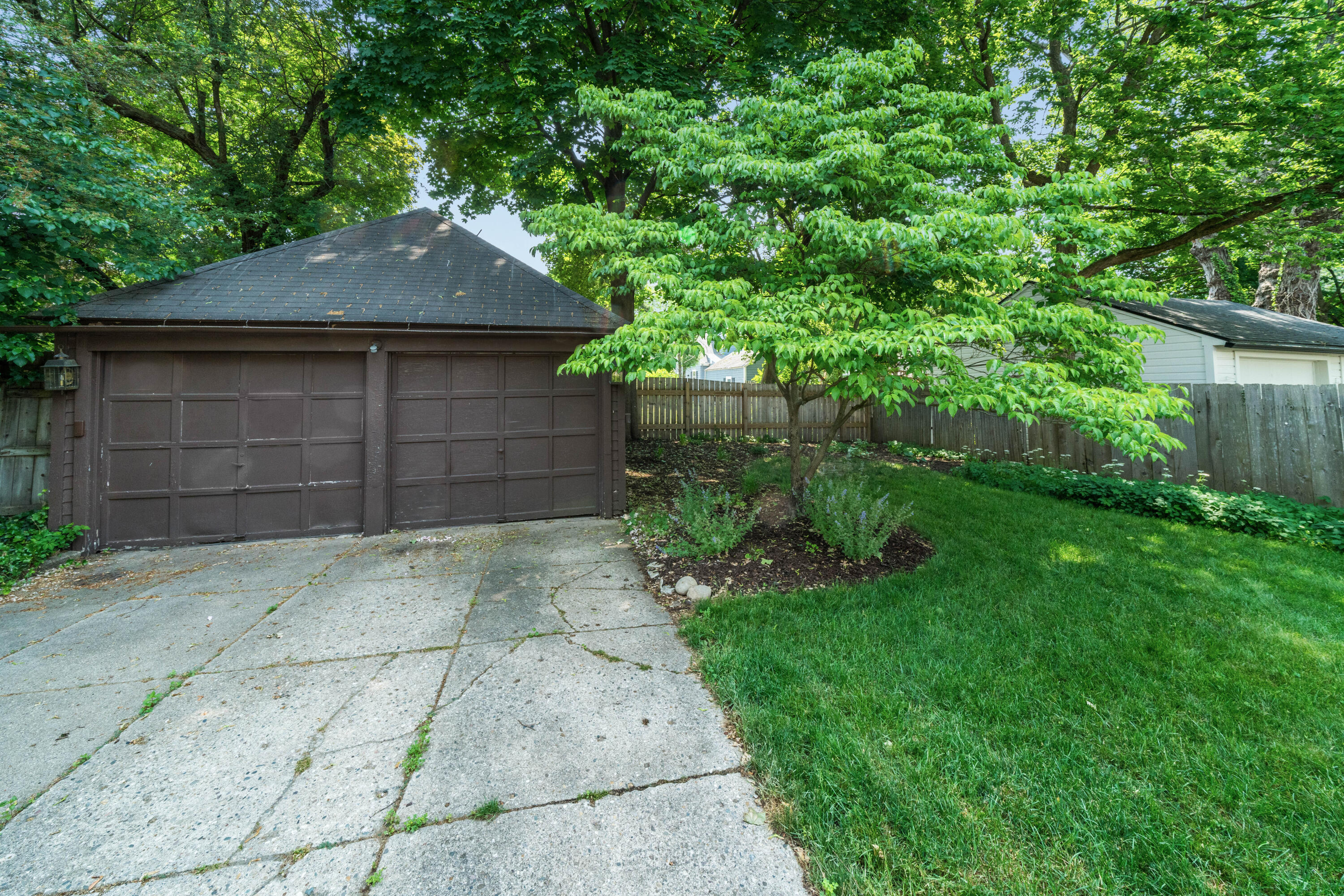 2327 Tipperary Road Kalamazoo, MI 49008 - Photo 24 of 29 2327_Tipperary_Road_05