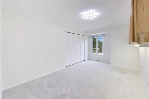 $649,000 | 8 Hampton Court, Mundelein, IL 60060