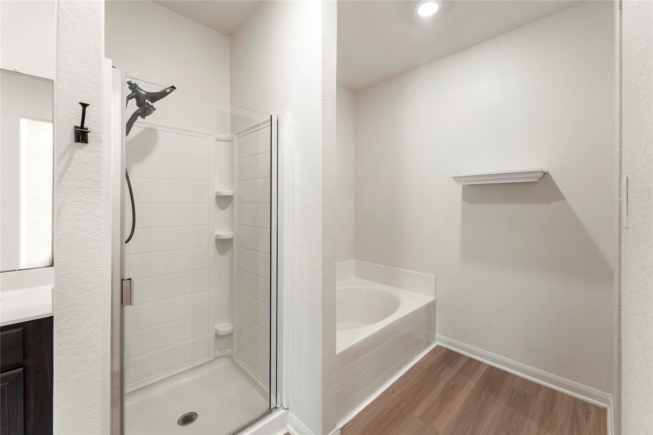 9702 Opal Gates Drive Rosharon, TX 77583 - Photo 22 of 43 a bathroom with a bathtub