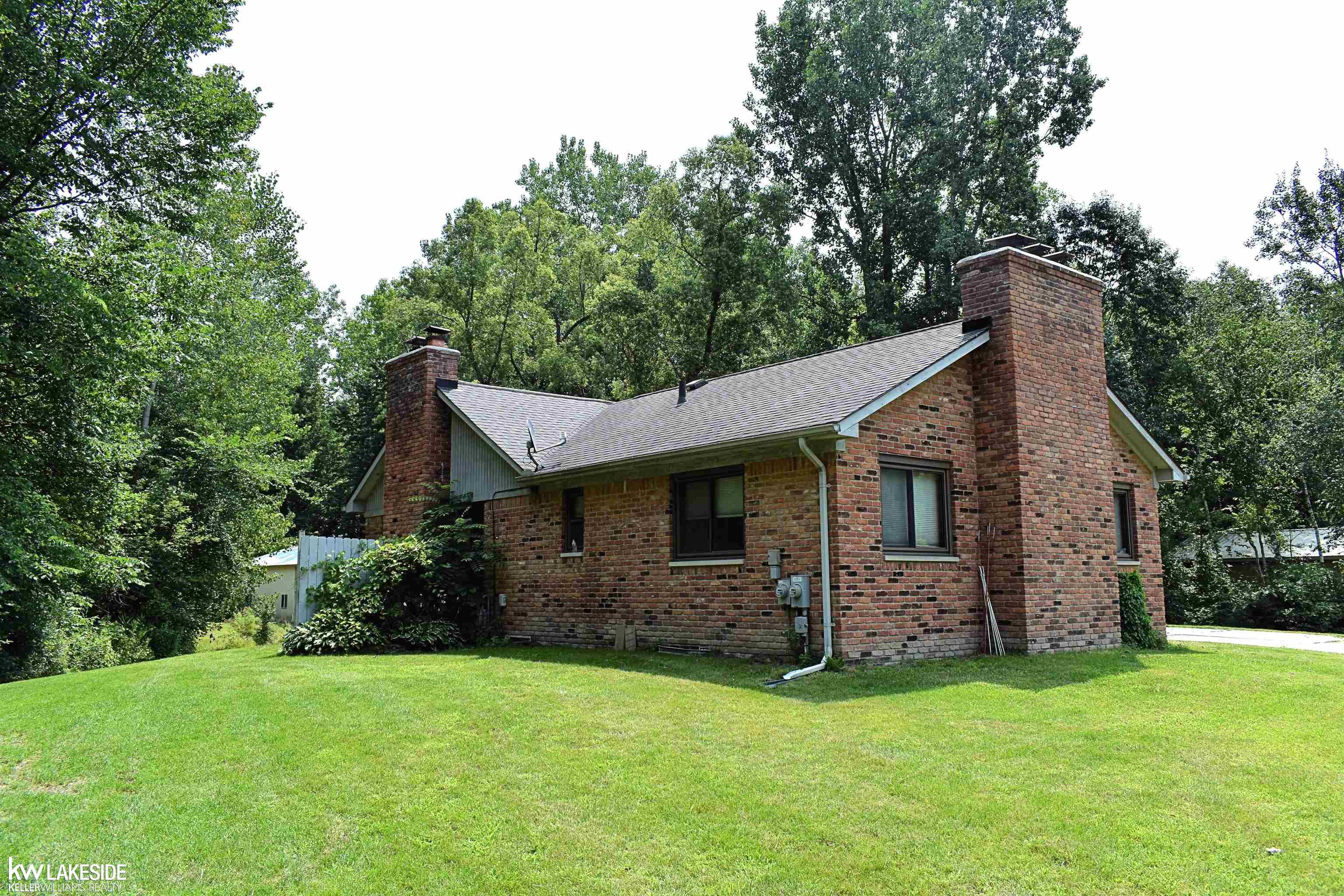 2360 Birch Road St. Clair, MI 48079 - Photo 2 of 45 50149431-20977534-b3e3-40aa-8fc2-3e8668f7f7cc.JPG