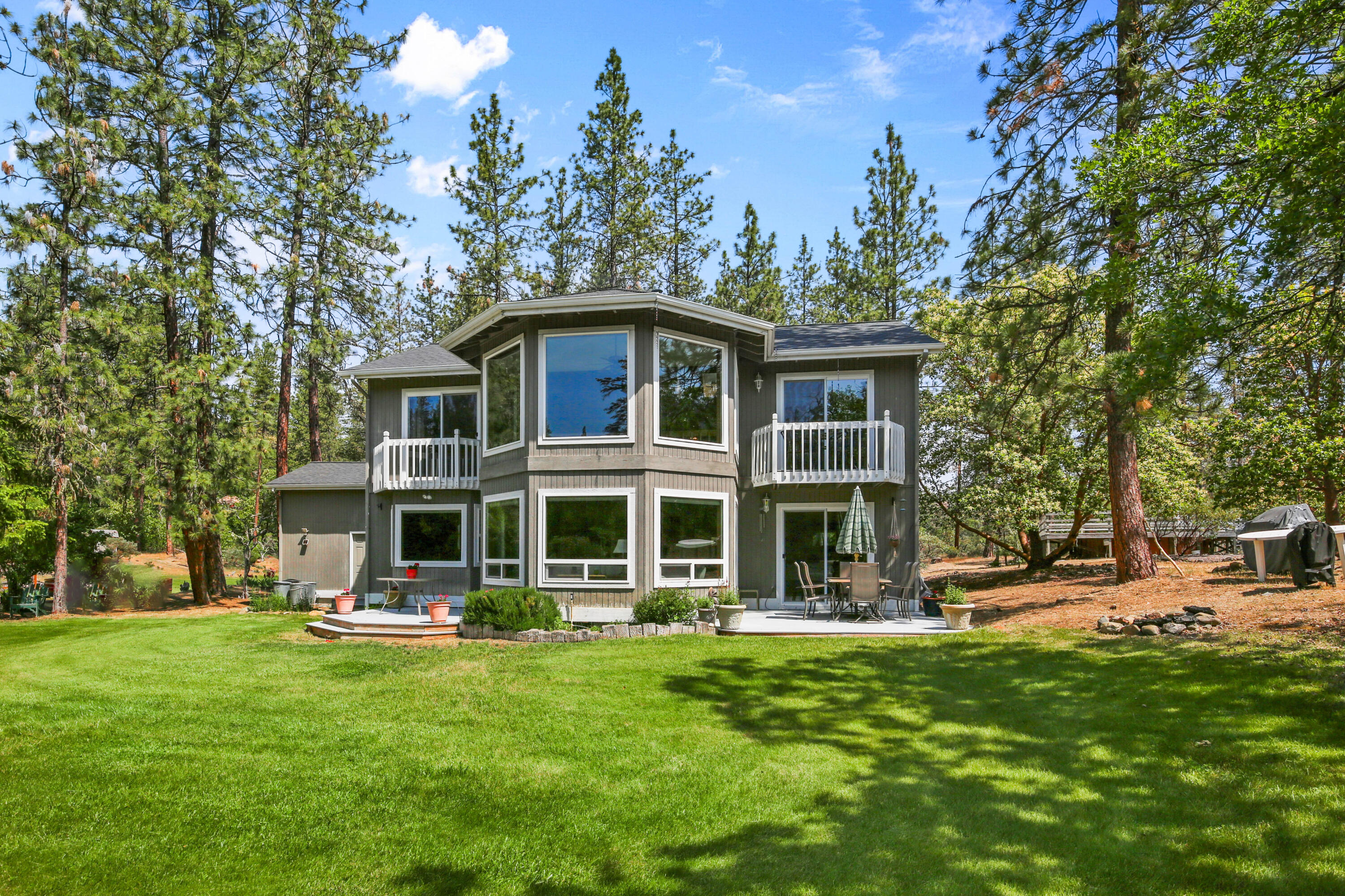 5900 Upper Applegate Road Jacksonville, OR 97530 - Photo 2 of 48