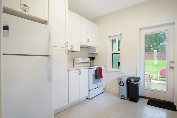 $3,000 | 1647 Lake Ella Drive, Tallahassee, FL 32303