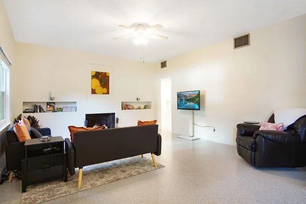 $3,000 | 1647 Lake Ella Drive, Tallahassee, FL 32303