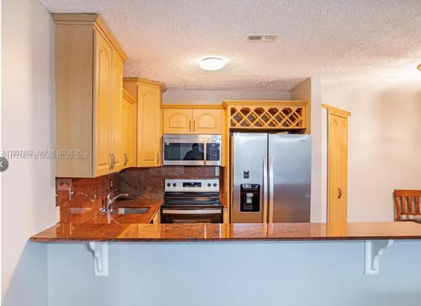 $2,800 | 6545 West 27th Court, Unit 2447, Hialeah, FL 33016