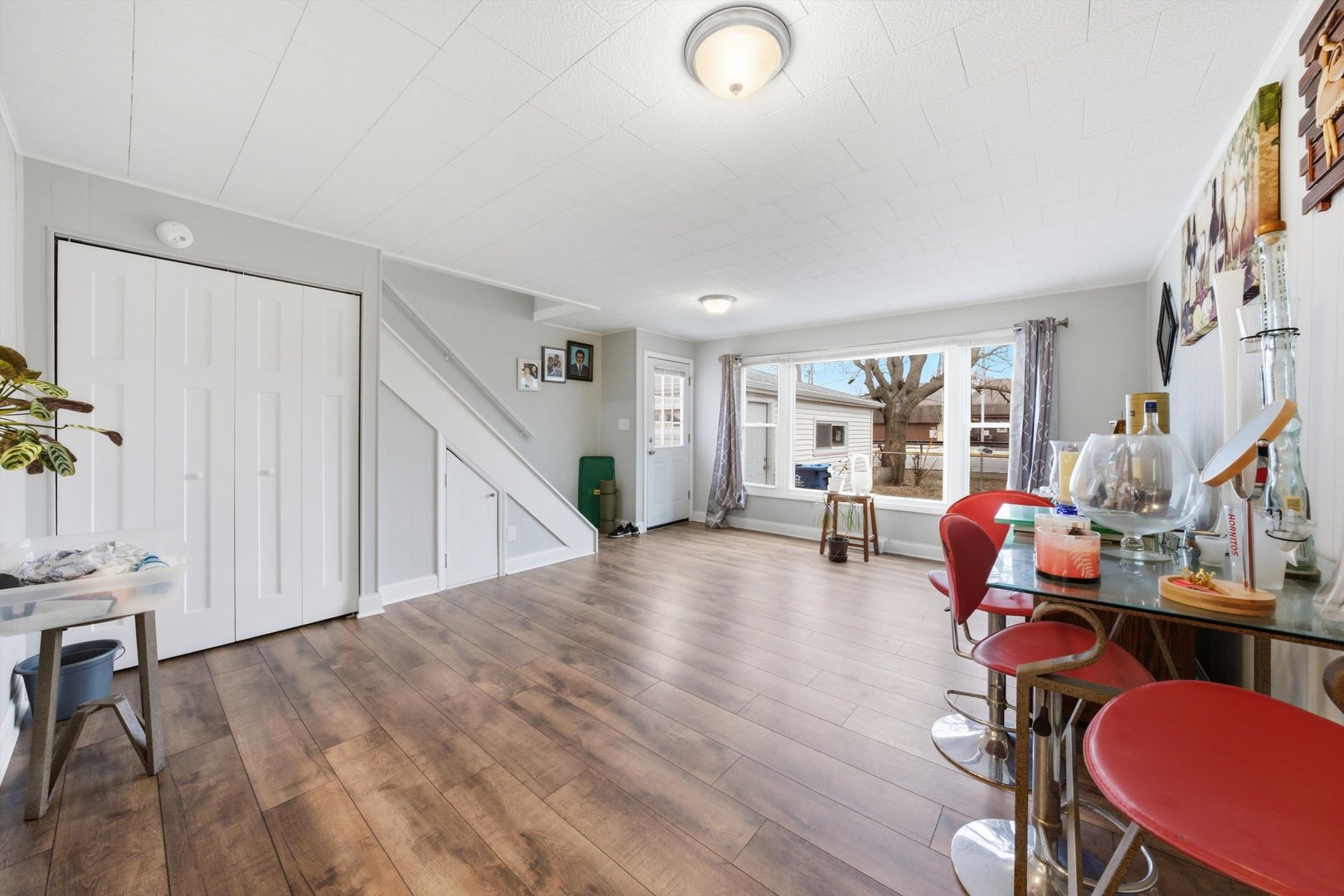 8945 South Corcoran Road Hometown, IL 60456 - Photo 11 of 24 a living room with furniture and wooden floor