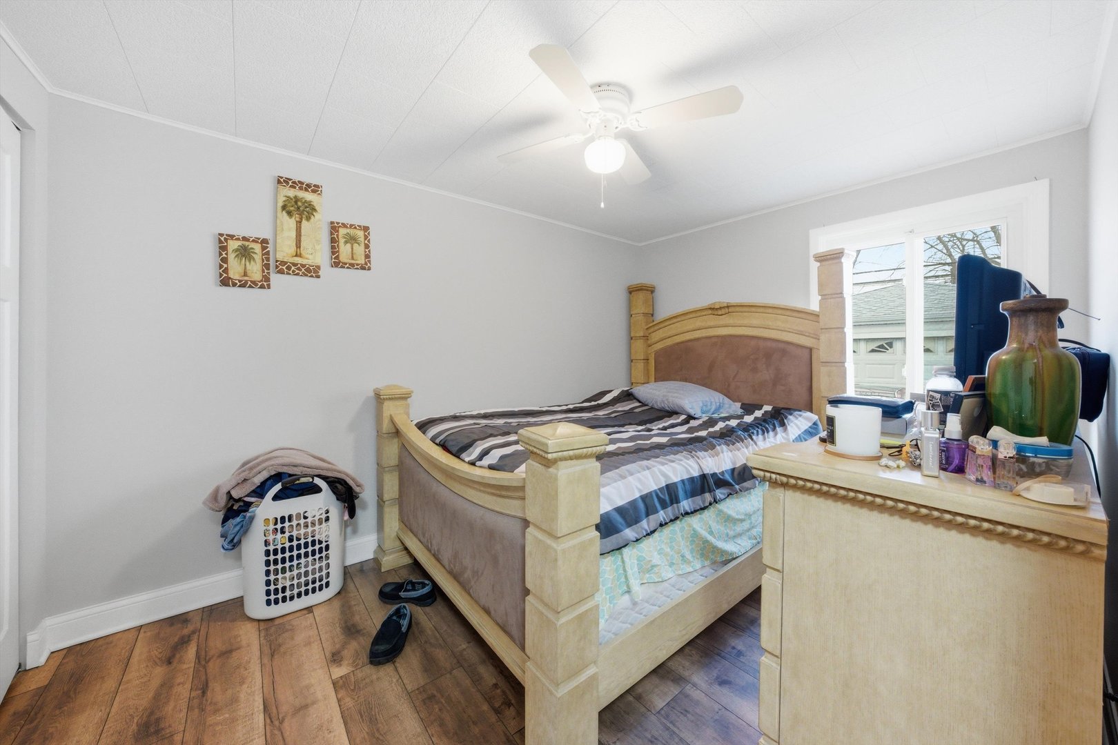 8945 South Corcoran Road Hometown, IL 60456 - Photo 5 of 24 a kitchen that has a stove and a wooden floor