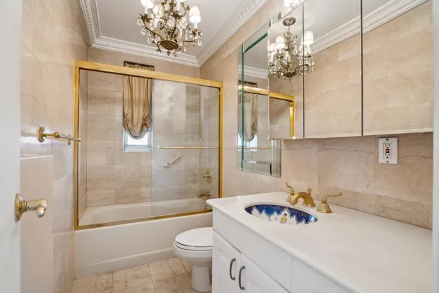 $699,500 | 33 East End Avenue, Unit 2B | Upper East Side