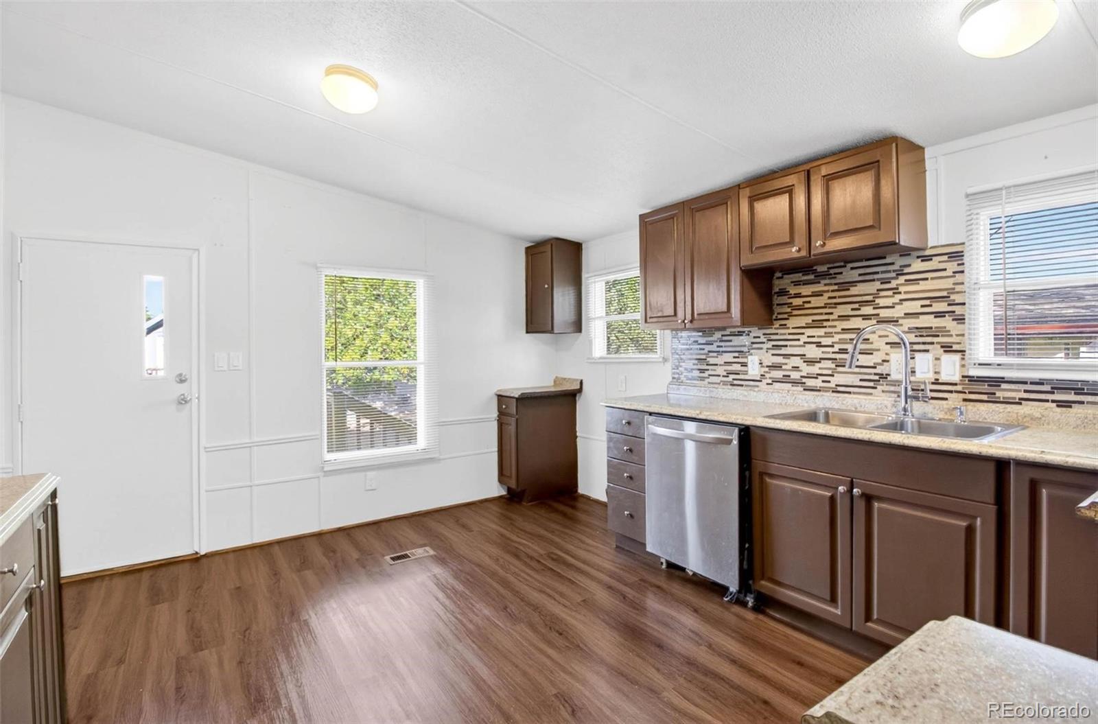 10201 Riverdale Road Thornton, CO 80229 - Photo 5 of 19