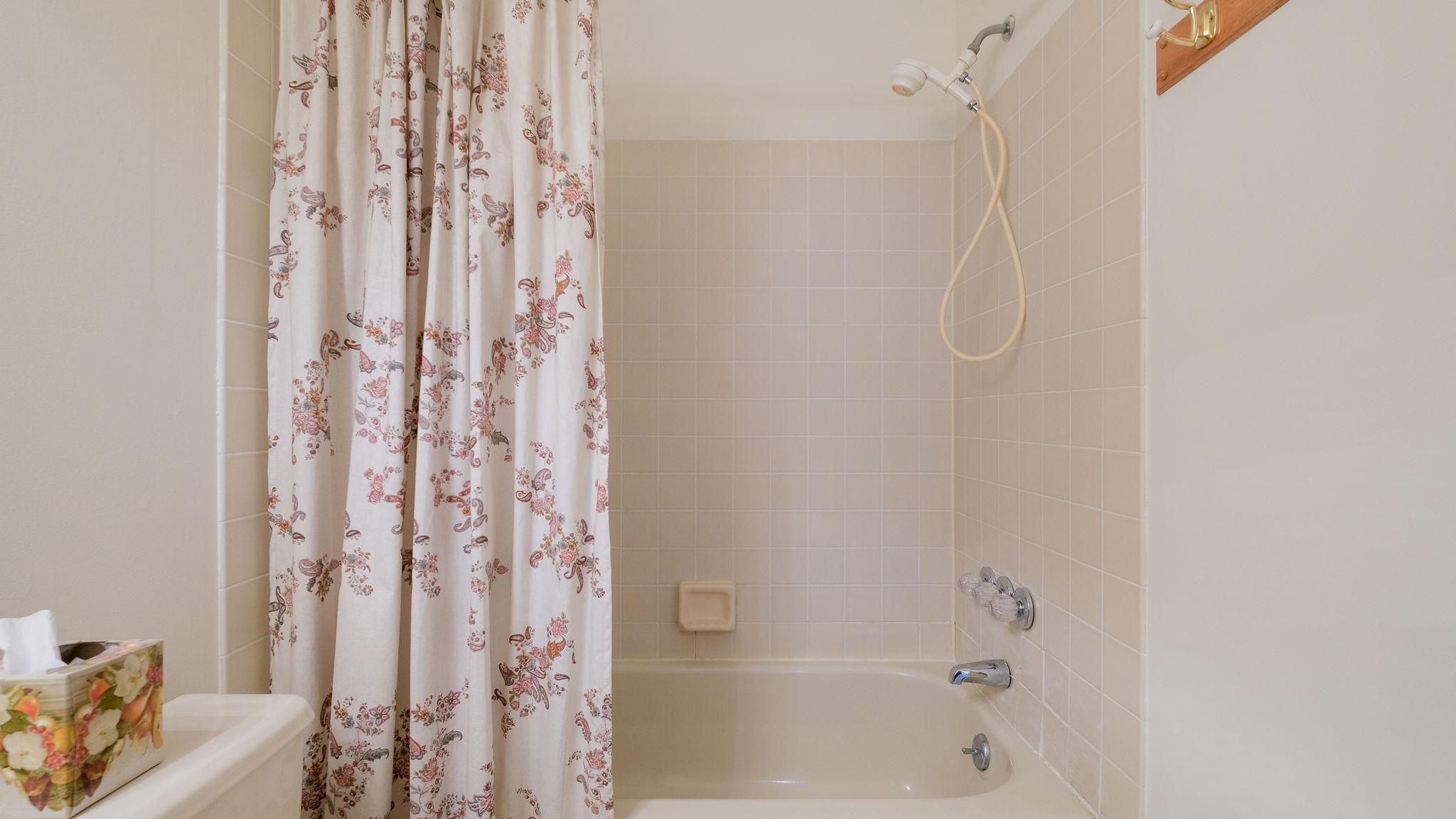5 Independence Way Doylestown, PA 18901 - Photo 29 of 37 Second Floor Hall Bath