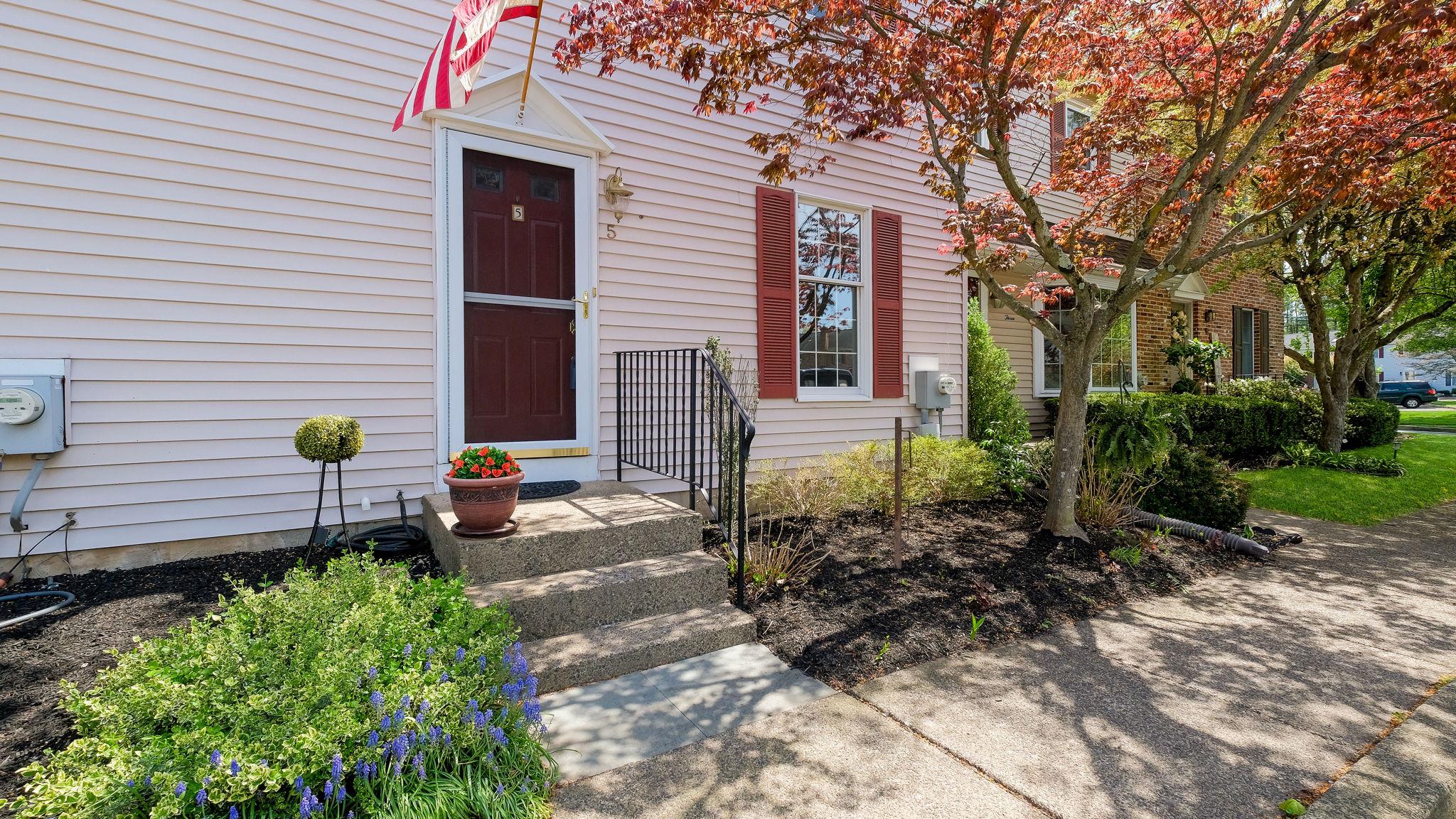 5 Independence Way Doylestown, PA 18901 - Photo 3 of 37 Inviting Entryway