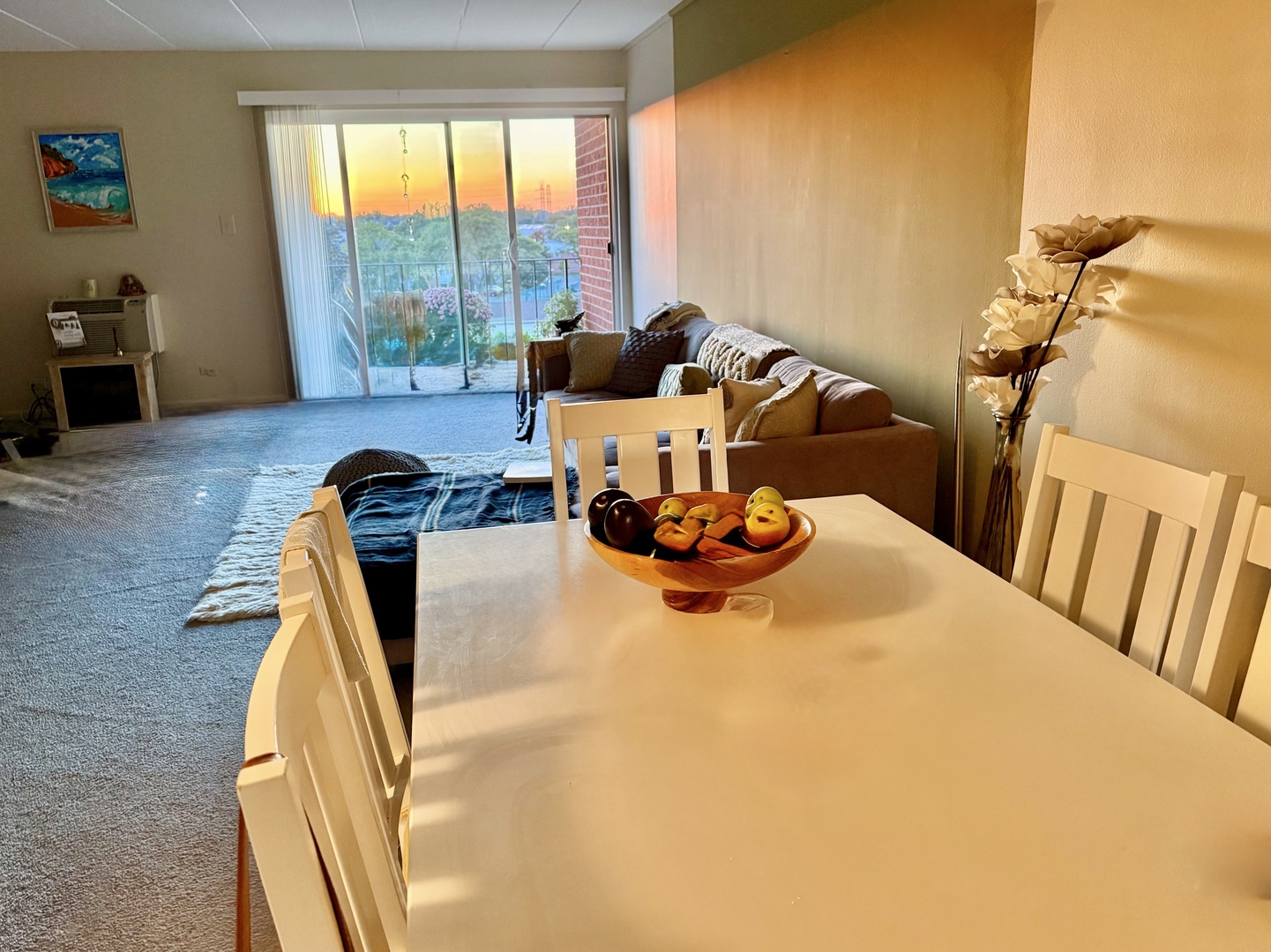 16 East Old Willow Road, Unit 516S Prospect Heights, IL 60070 - Photo 4 of 9 a view of a living room with furniture