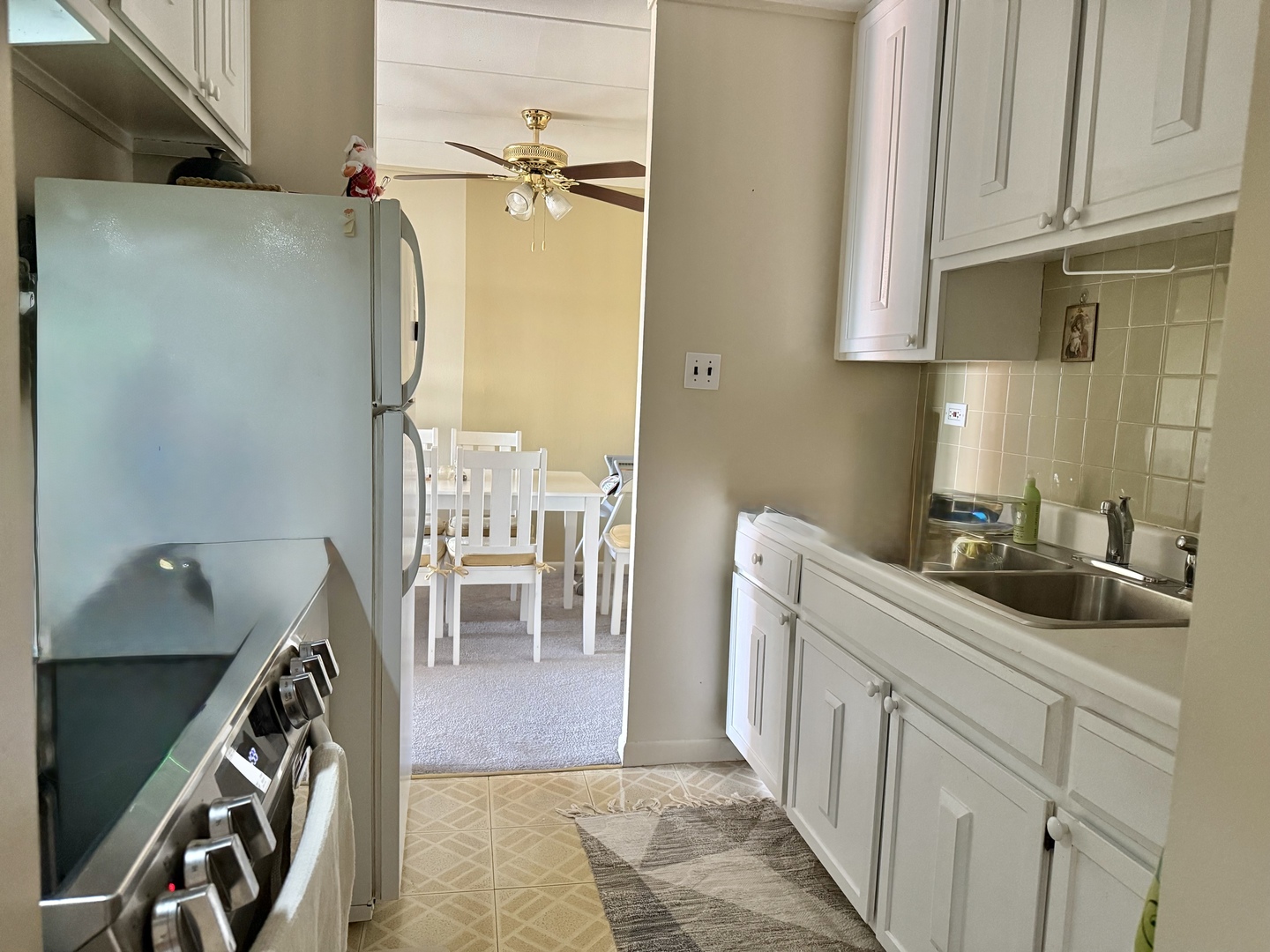 16 East Old Willow Road, Unit 516S Prospect Heights, IL 60070 - Photo 5 of 9 a kitchen with a sink and cabinets
