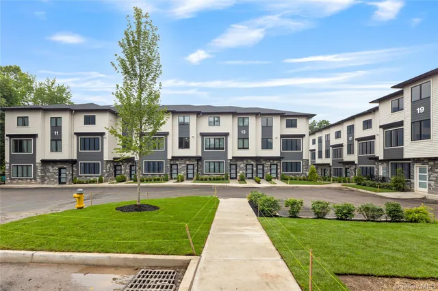 $799,000 | 19 Lazer Court, Unit 102, Spring Valley, NY 10977