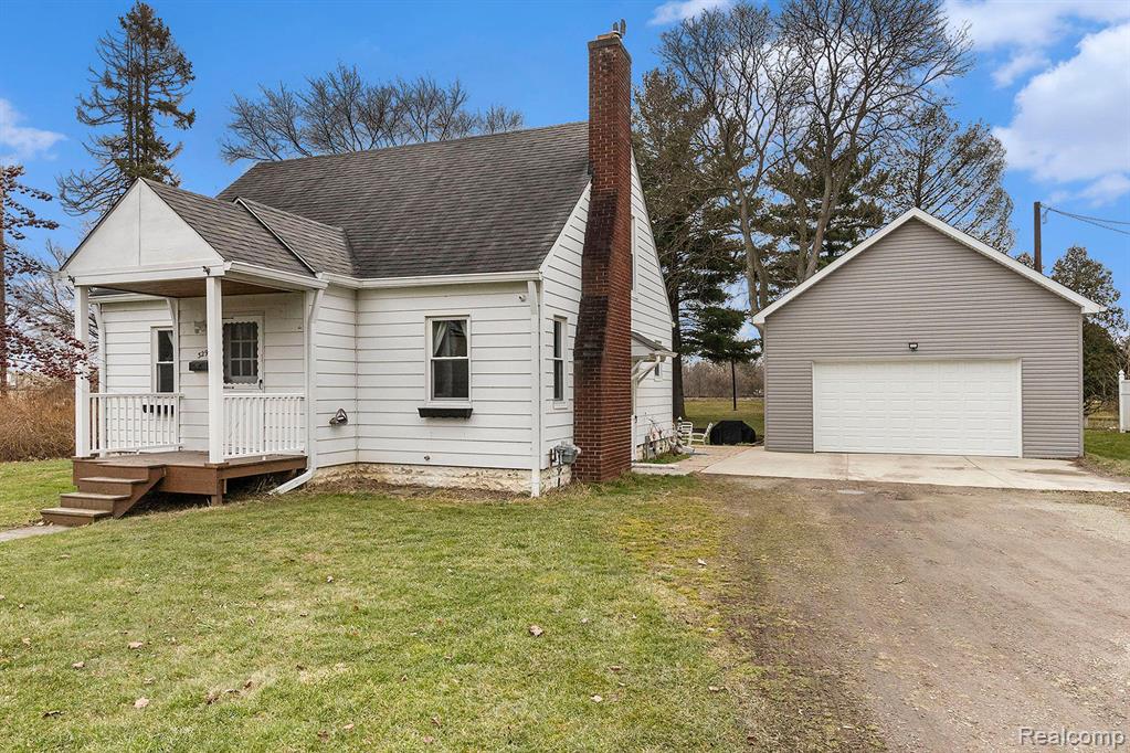 329 Maple Street Howell, MI 48843 - Photo 3 of 28 Gallery Image 3