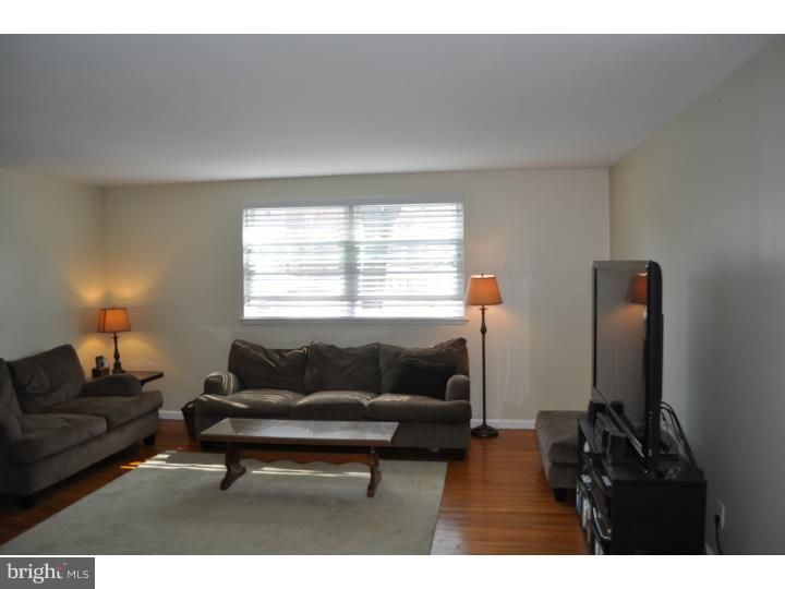 11809 Stevens Road Philadelphia, PA 19116 - Photo 9 of 25 Living Room