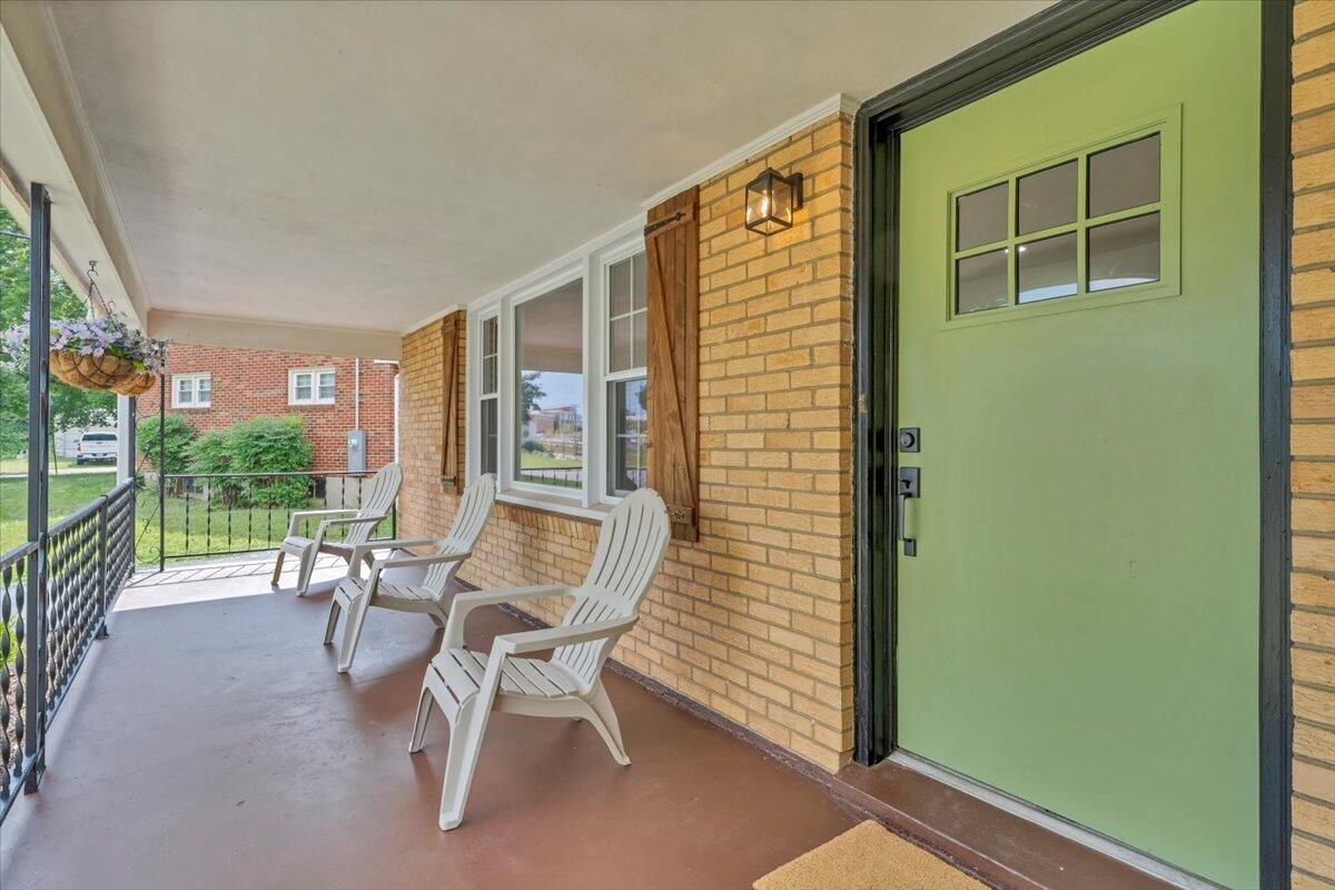 3308 Frontier Road Northwest Roanoke, VA 24012 - Photo 3 of 37 04-MIB01241