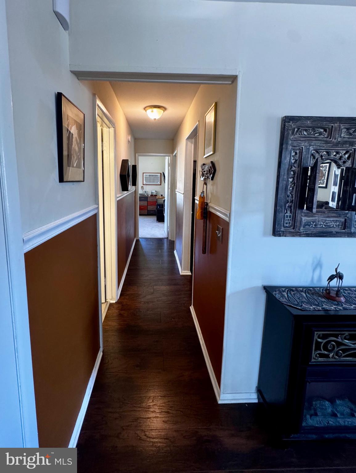 4 Dogwood Road, Unit 29 Manahawkin, NJ 08050 - Photo 11 of 31 Inviting hallway with warm tones.
