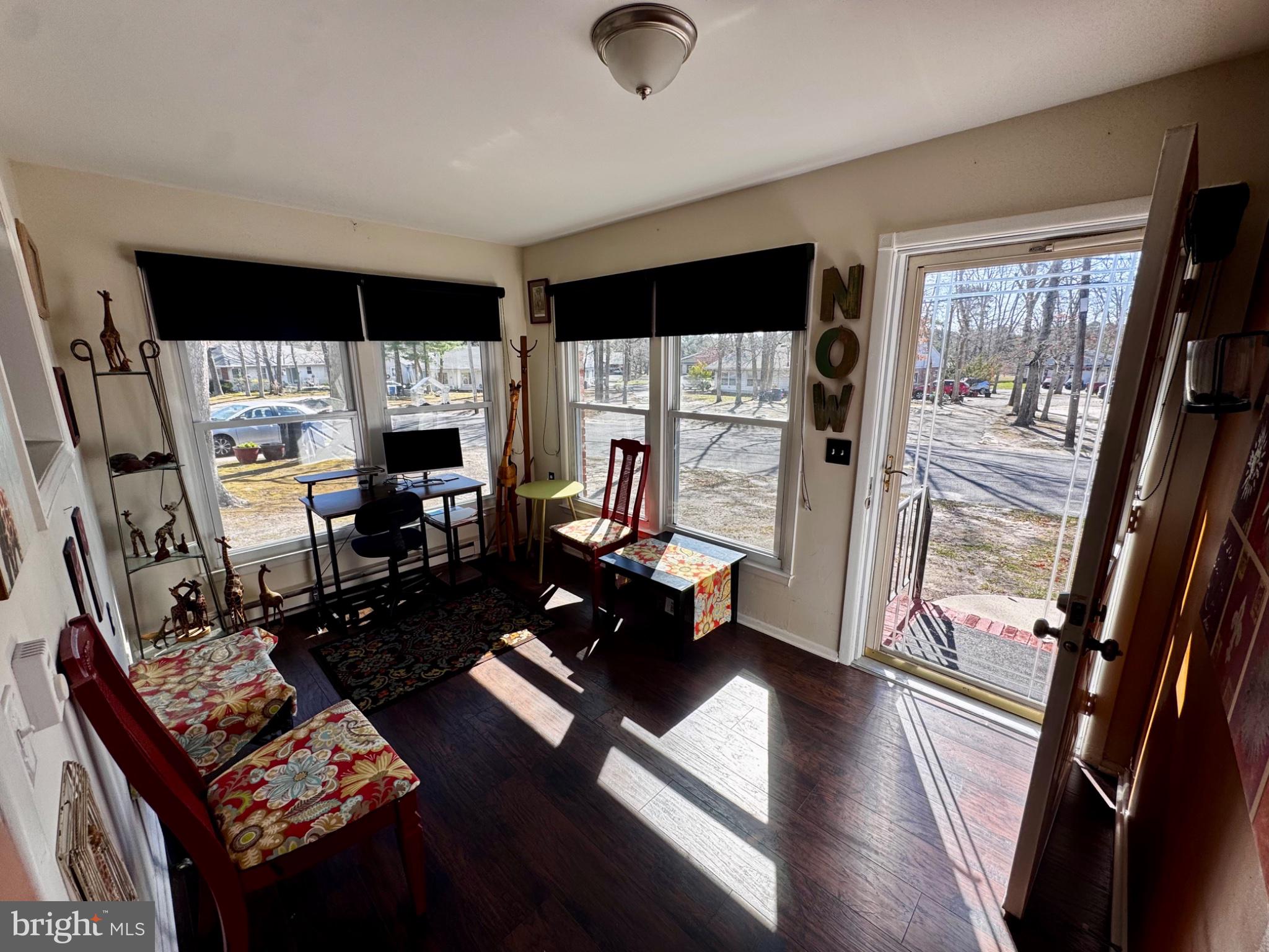 4 Dogwood Road, Unit 29 Manahawkin, NJ 08050 - Photo 5 of 31 Bright sunlit entryway with charm.