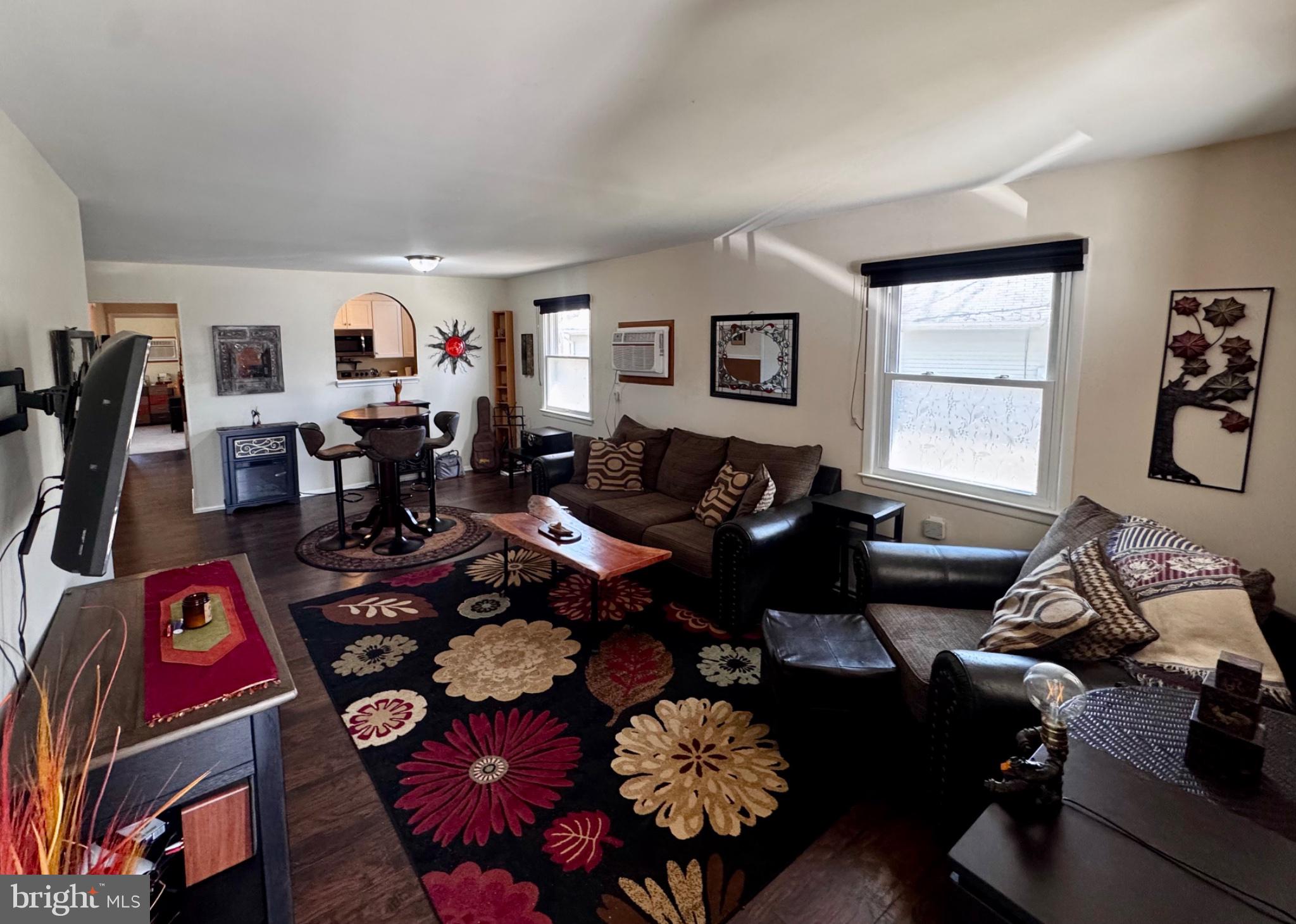 4 Dogwood Road, Unit 29 Manahawkin, NJ 08050 - Photo 8 of 31 Cozy living space with vibrant decor.