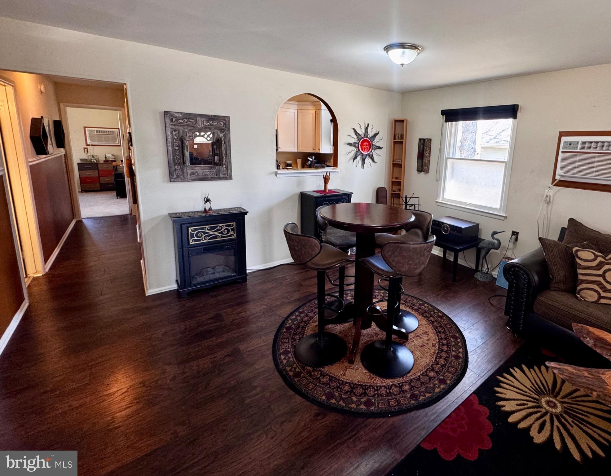 4 Dogwood Road, Unit 29 Manahawkin, NJ 08050 - Photo 10 of 31 Charming open space with warm tones.