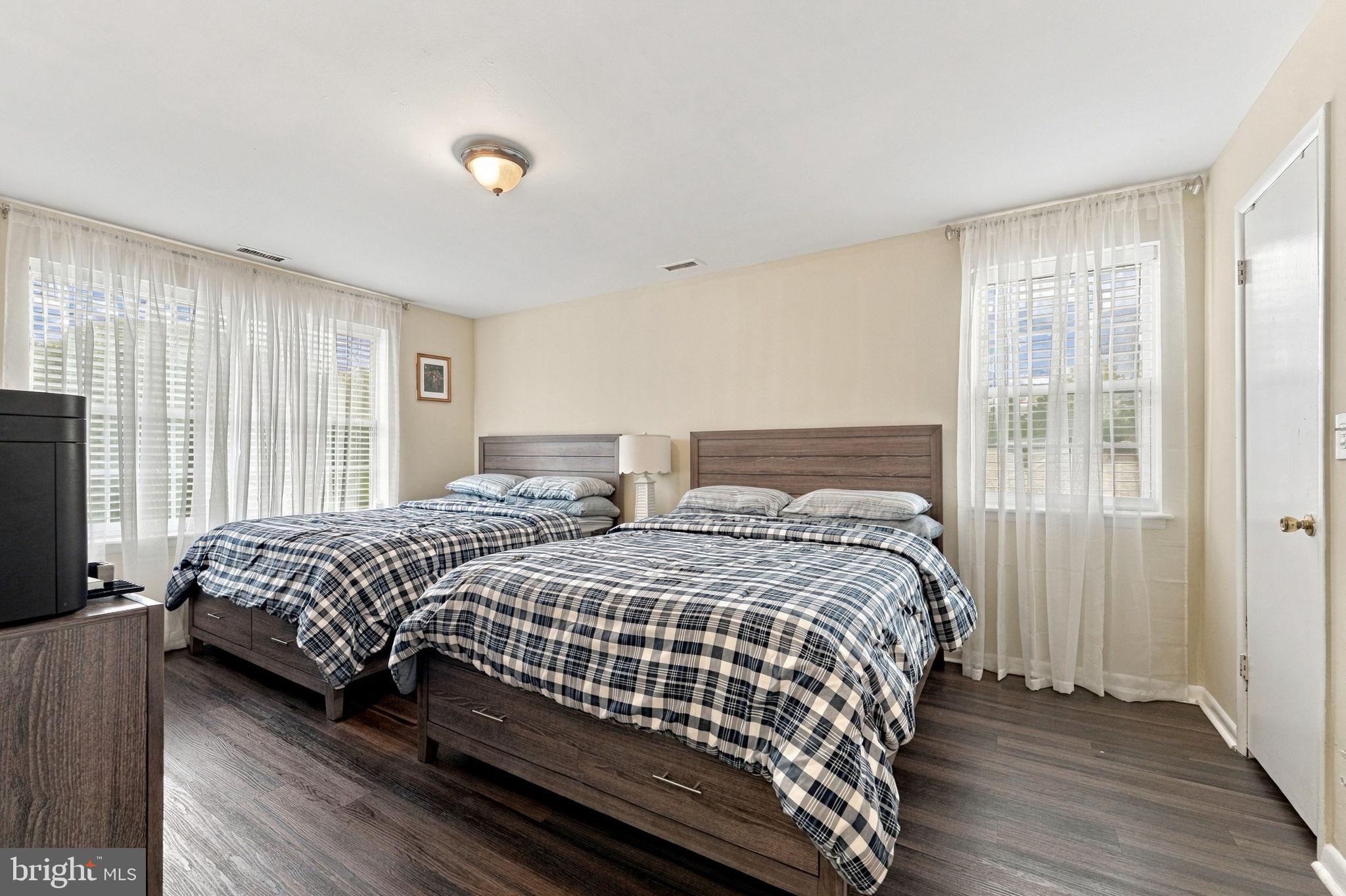 2 Oyster Bay Road, Unit J Absecon, NJ 08205 - Photo 19 of 31 Primary Bedroom