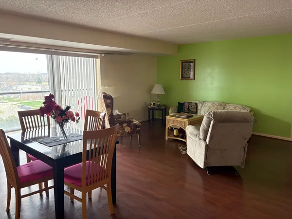 $116,900 | 1133 North 7th Street, Unit 506, Rochelle, IL 61068