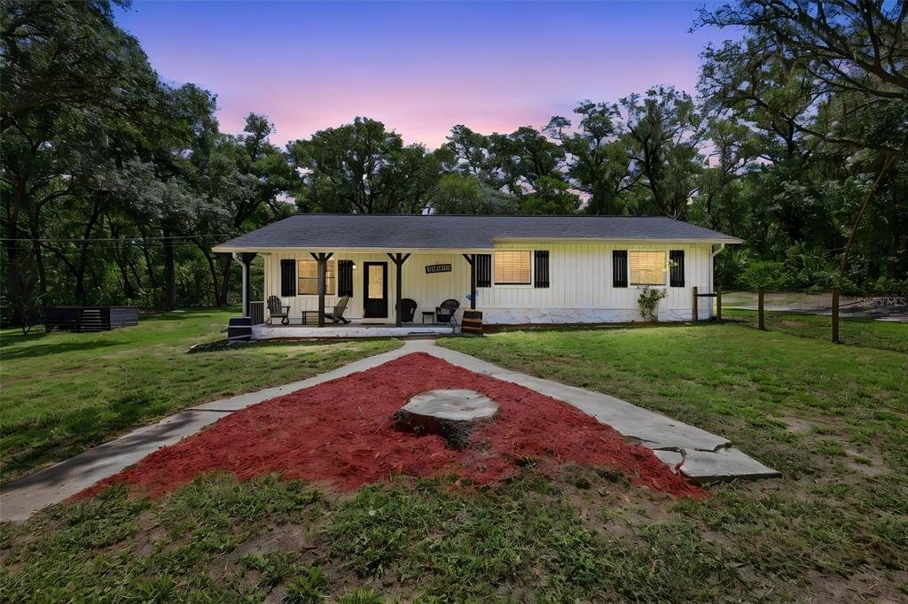1095 South Ridgewood Avenue DeLand, FL 32720 - Photo 1 of 39