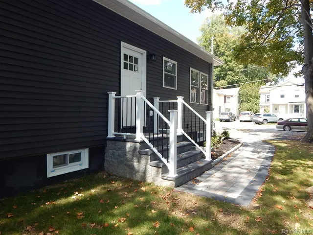 a view of a house with backyard and trees