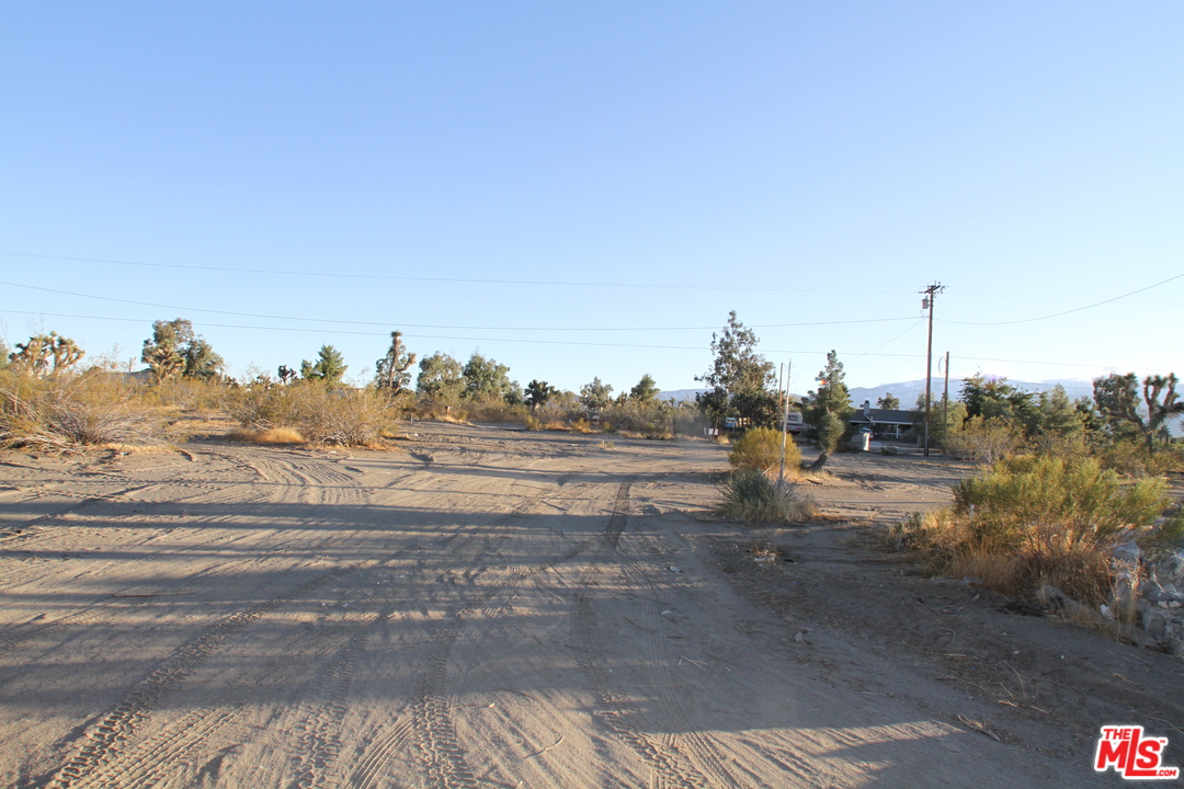 3972 Sunset Road Phelan, CA 92371 - Photo 13 of 17