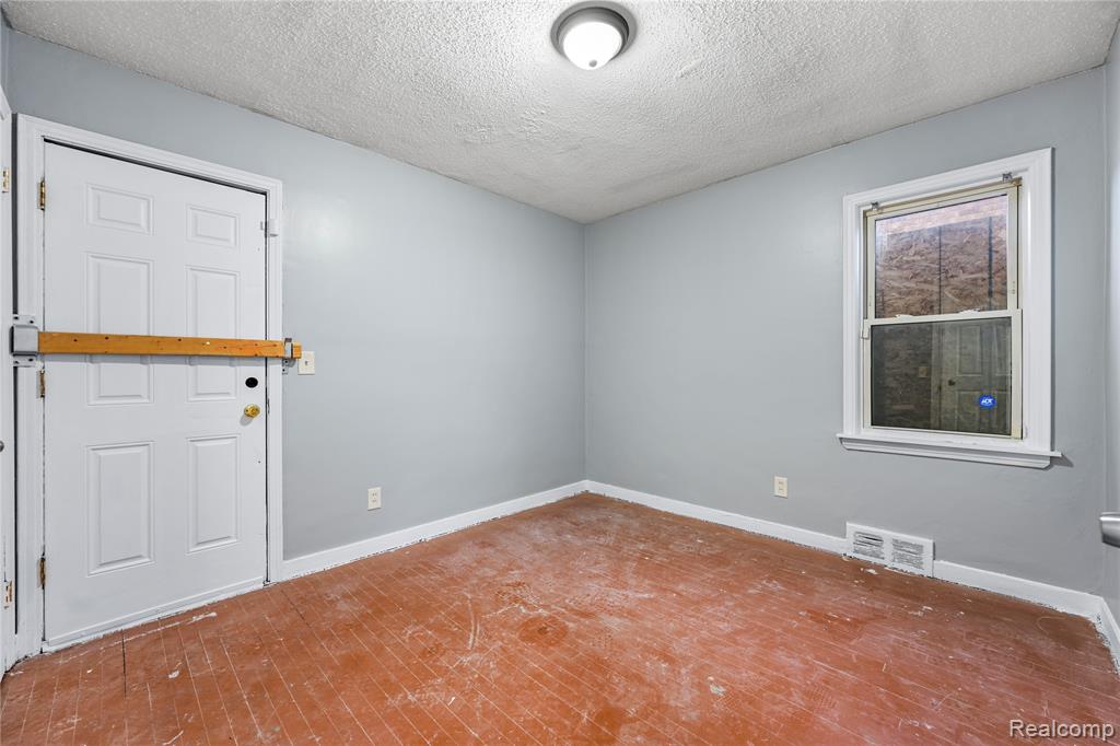 17511 Westmoreland Road Detroit, MI 48219 - Photo 13 of 21
