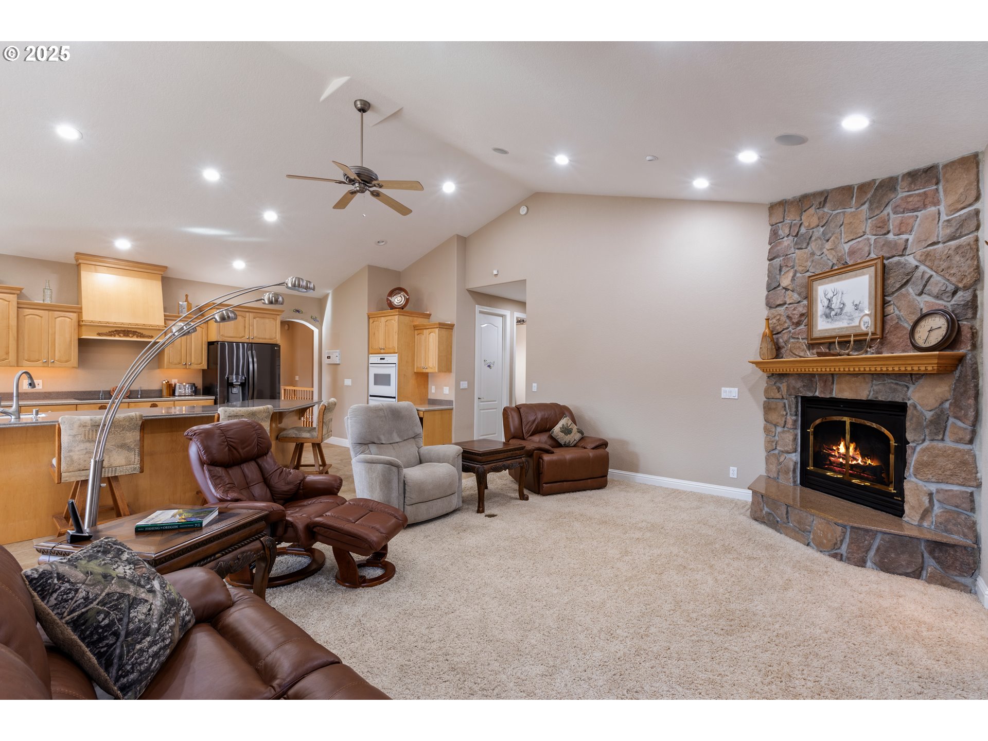 13767 North Bank Road Roseburg, OR 97470 - Photo 15 of 48