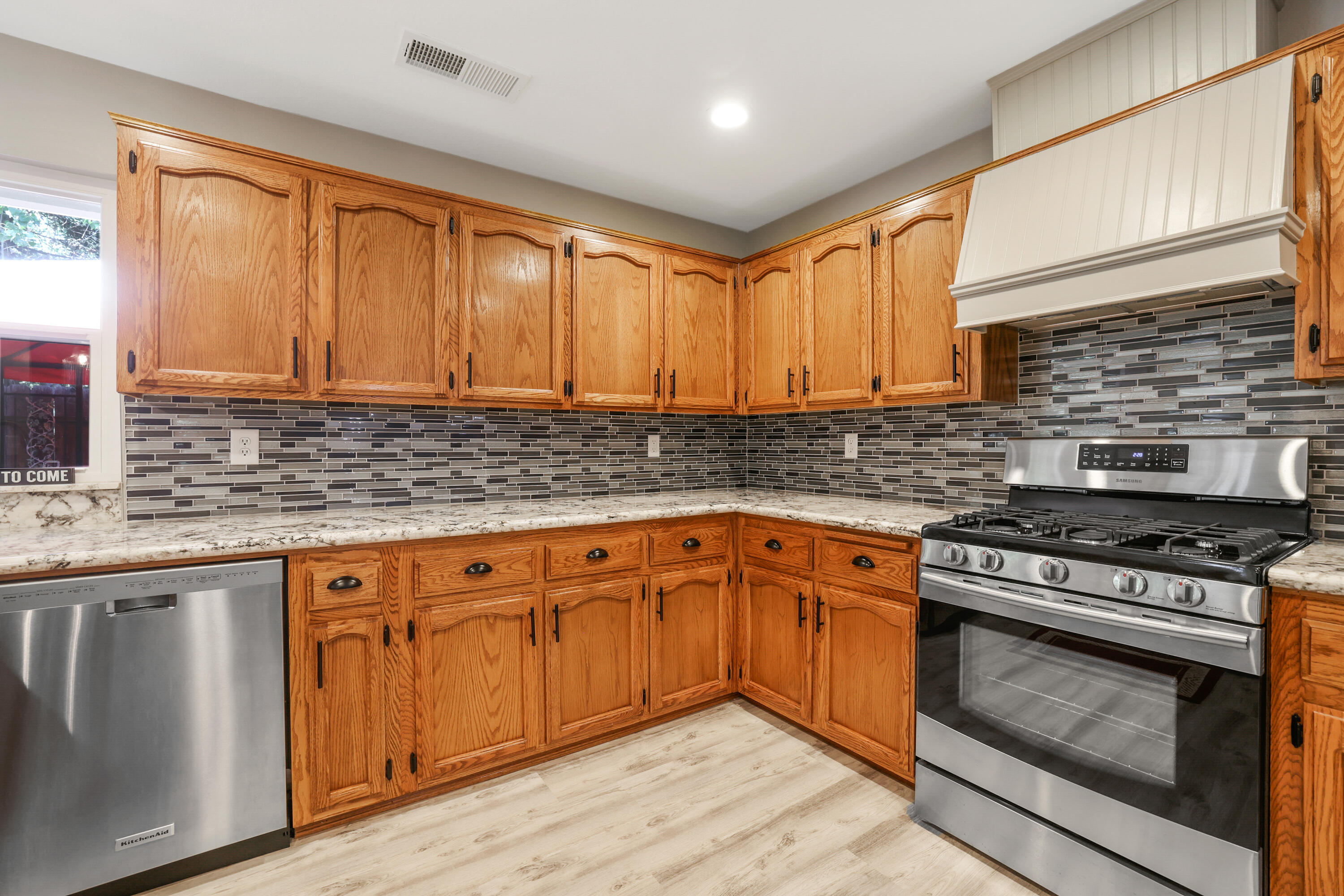 203 Hampton Court Exeter, CA 93221 - Photo 16 of 46 D50A0428
