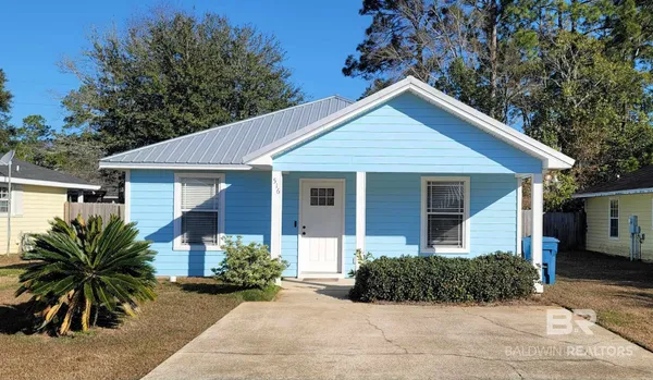 $2,300 | 516 East 21st Avenue, Gulf Shores, AL 36542