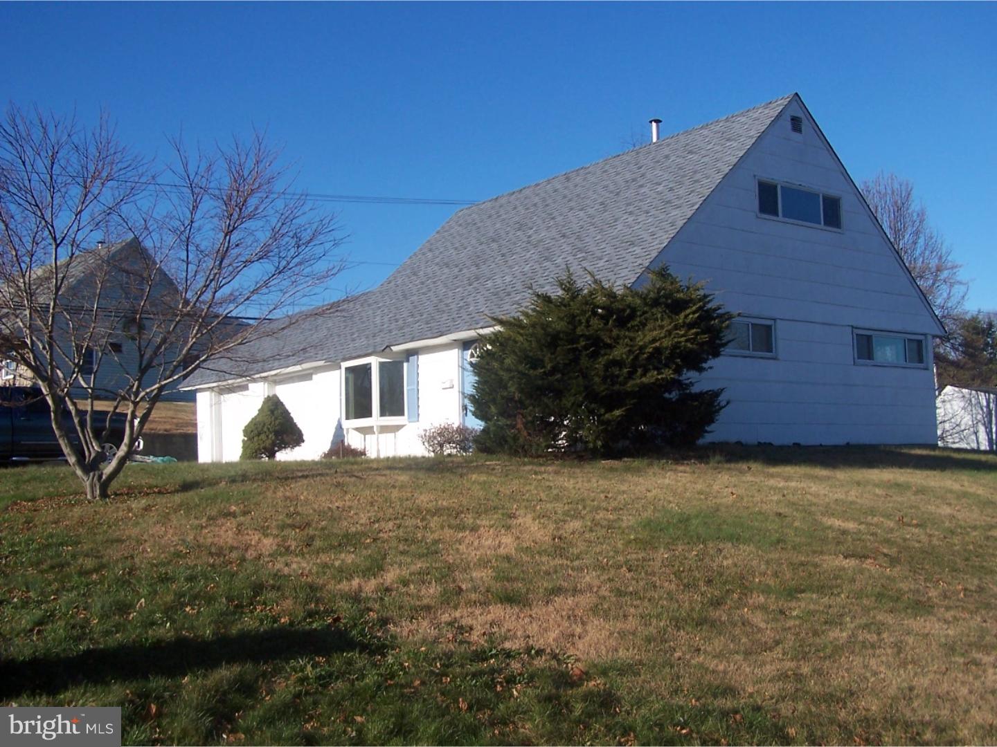 35 Circle Road Levittown, PA 19057 - Photo 3 of 4