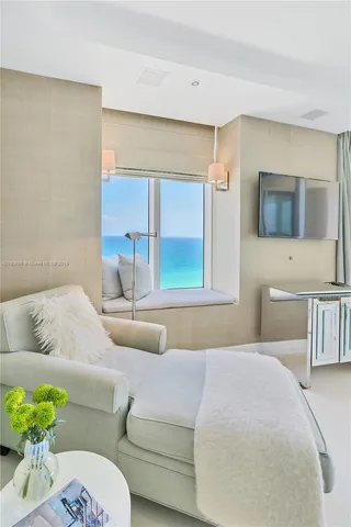 a en suite bathroom with a sink a mirror and a bathtub