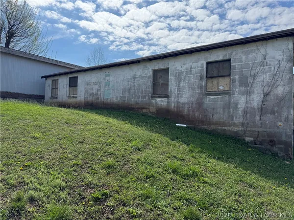 $240,000 | 33092 Lake Trail Road, Gravois Mills, MO 65037