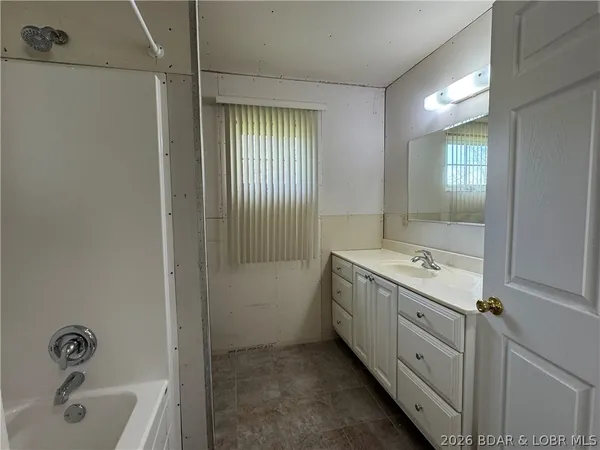 $240,000 | 33092 Lake Trail Road, Gravois Mills, MO 65037