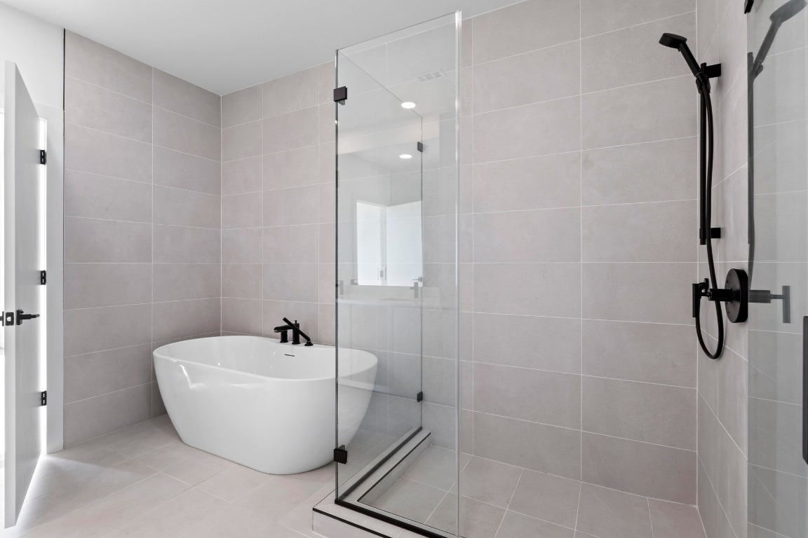 2209 South 1st Street, Unit 122 Austin, TX 78704 - Photo 16 of 40 a bathroom with a bathtub and shower