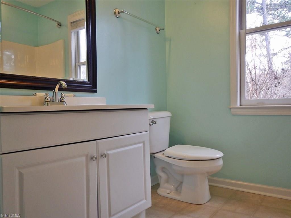 120 Horneytown Road High Point, NC 27265 - Photo 20 of 28 Hall Bathroom