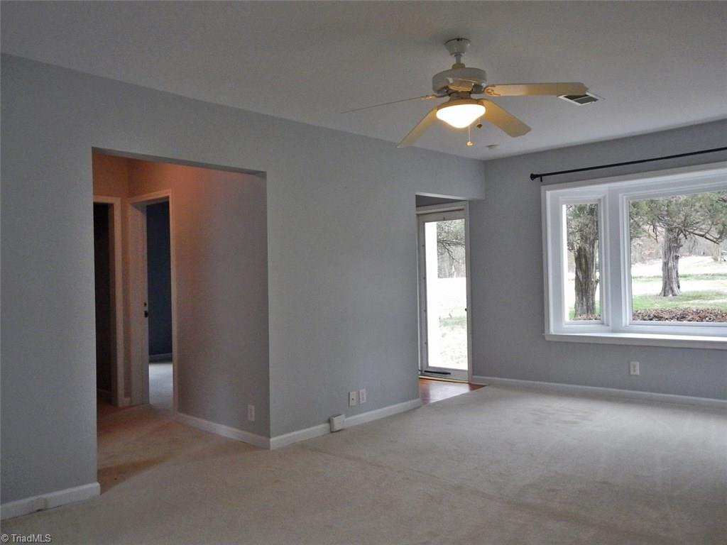 120 Horneytown Road High Point, NC 27265 - Photo 3 of 28 Living Room