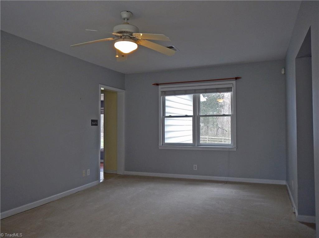 120 Horneytown Road High Point, NC 27265 - Photo 4 of 28 Living Room
