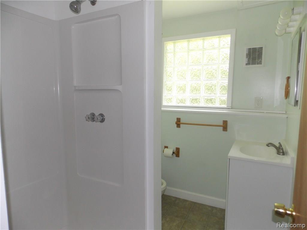 650 North Conklin Road Lake Orion, MI 48362 - Photo 12 of 17 031.JPG