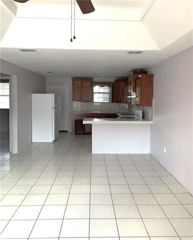 a view of a livingroom with an entryway