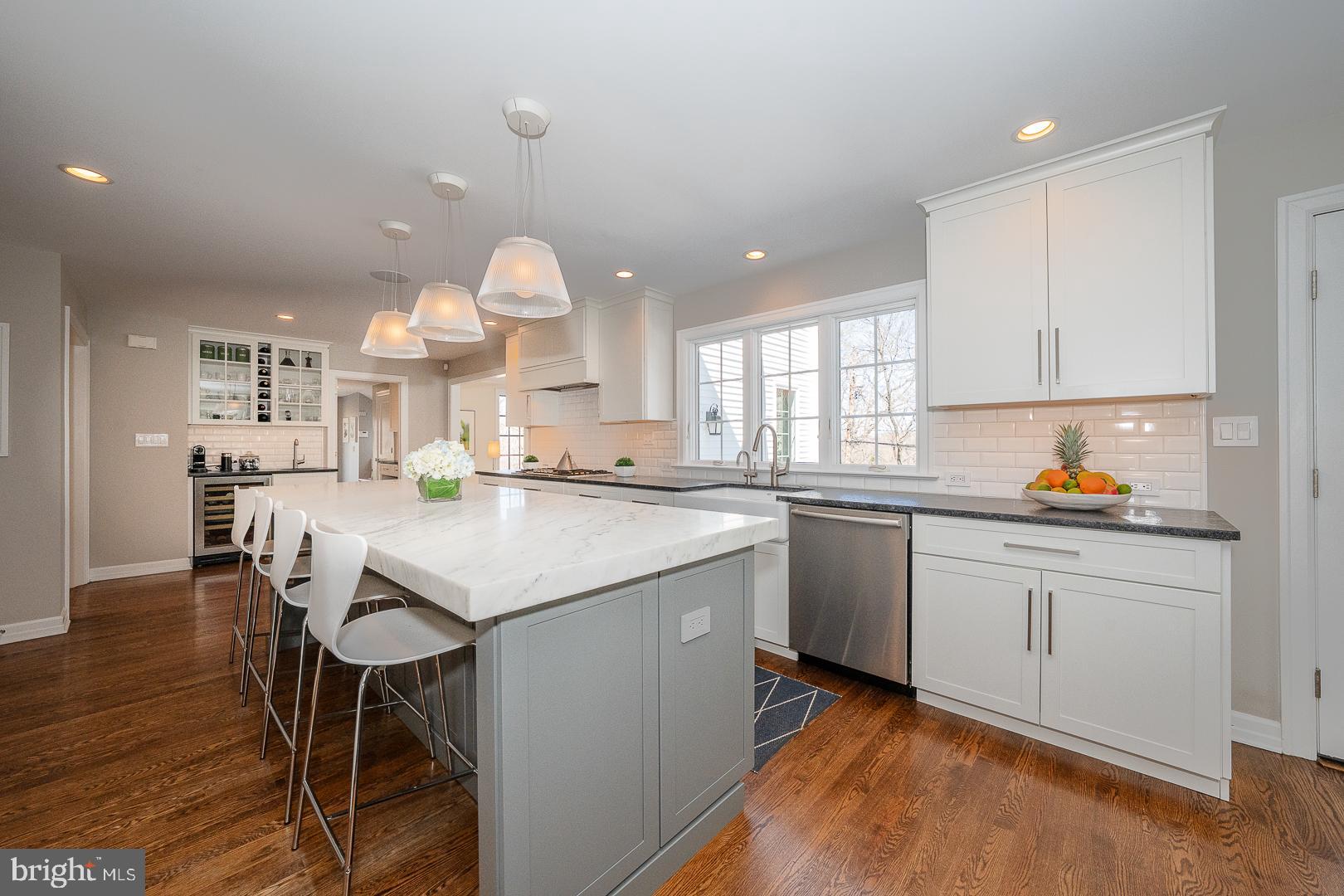 375 Colket Lane Wayne, PA 19087 - Photo 12 of 58 Oversized Center Island
