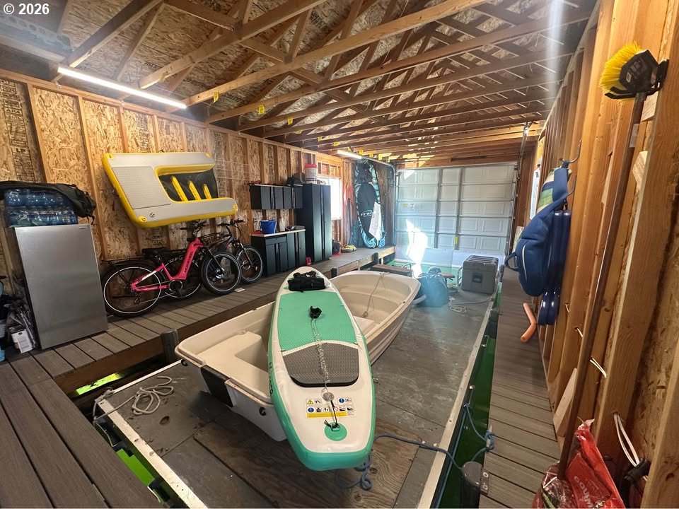 101 North Boat Basin Road The Dalles, OR 97058 - Photo 8 of 18 Garage