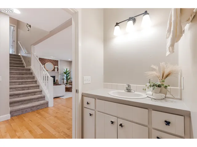 $950,000 | 15109 2nd Street Northeast, Aurora, OR 97002