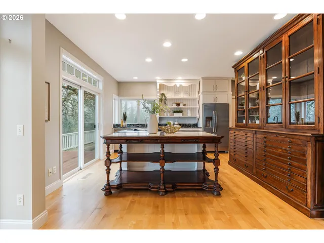 $950,000 | 15109 2nd Street Northeast, Aurora, OR 97002