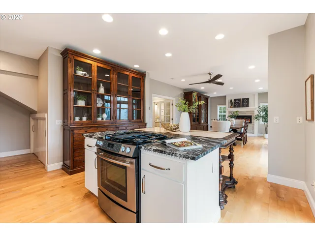 $950,000 | 15109 2nd Street Northeast, Aurora, OR 97002